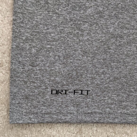 Nike Dri-Fit gray t-shirt - Picture 4 of 8